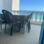 Pied Dans L\'Eau A Sousse Mediterraneen
